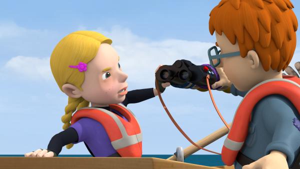 Bild 1 von 3: Hannah und Norman streiten sich, wer durch Joes neues Super-Fernglas \