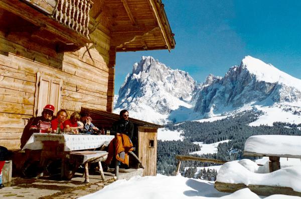 Bild 1 von 9: 1965 bietet die Rauchhütte auf der Seiser Alm noch sehr bescheidenen Komfort.