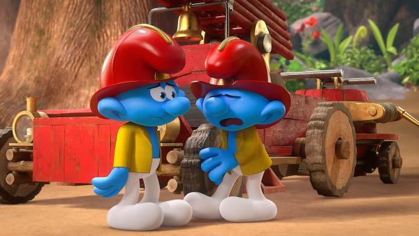 Bild 1 von 1: Um sich nicht immer darüber zu streiten, wer fahren darf, entsorgen Dummi und Clumsy schweren Herzens das Feuerwehrauto im Wald.