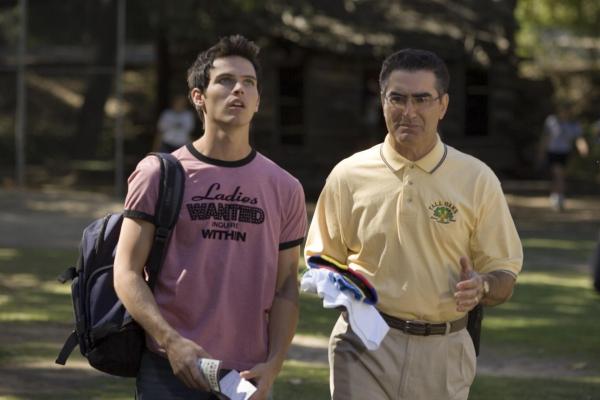 Bild 1 von 13: Im Bandcamp macht Mr. Levenstein (Eugene Levy, r.) Matt Stifler (Tad Hilgenbrink, l.) mit den Regeln vertraut ...