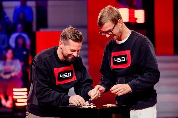 Bild 1 von 9: Klaas Heufer-Umlauf (l.); Joko Winterscheidt (r.)