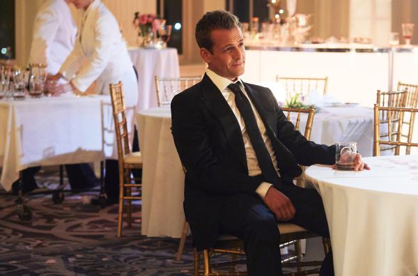 Bild 1 von 3: Alles auf Anfang: Nach Mikes Weggang muss Harvey (Gabriel Macht) in der frisch fusionierten Kanzlei neue Wege gehen.