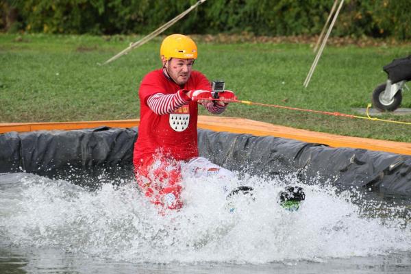 Bild 1 von 11: Ambitionierte Kerle, wagemutige Frauen, crashreiche Actionspiele: In der Physical-Game-Show \