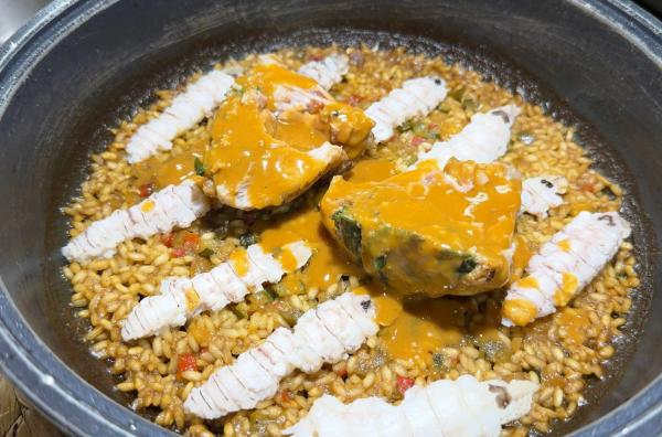 Bild 1 von 2: Ein Rezept aus Katalonien, das Land und Meer zusammenbringt: ?Pollastre amb Galeres?