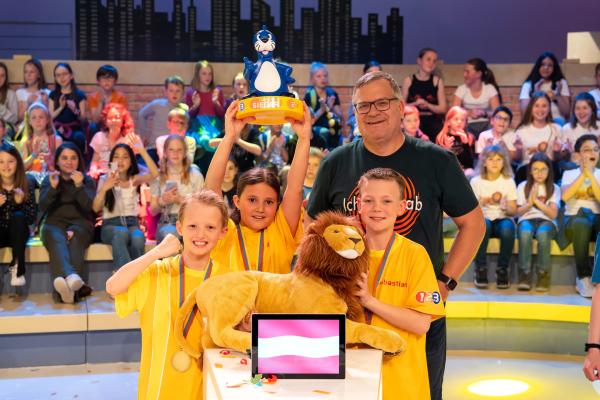 Bild 1 von 12: Das gelbe Rateteam aus Wiener Neustadt/Österreich freut sich über den erfolgreichen Tag bei \