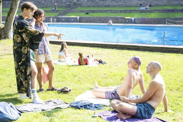 Bild 1 von 4: (v.l.n.r.) Jonas Nay; Florre (Lukas von Horbatschewsky); Bruno (Bruno Alexander); Leonard (Leonard Fuchs)