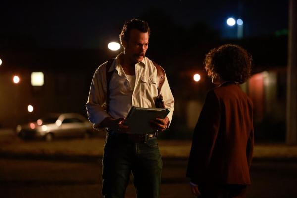 Bild 1 von 18: Special Agent Mike Franks (Kyle Schmid, l.); Special Agent Vera Strickland (Diany Rodriguez, r.)
