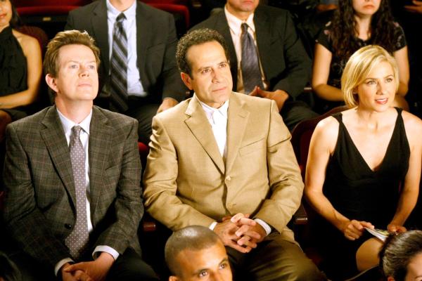 Bild 1 von 6: Im Bild (v.li.): Dylan Baker (John Hannigan), Tony Shalhoub (Adrian Monk), Traylor Howard (Natalie Teeger).