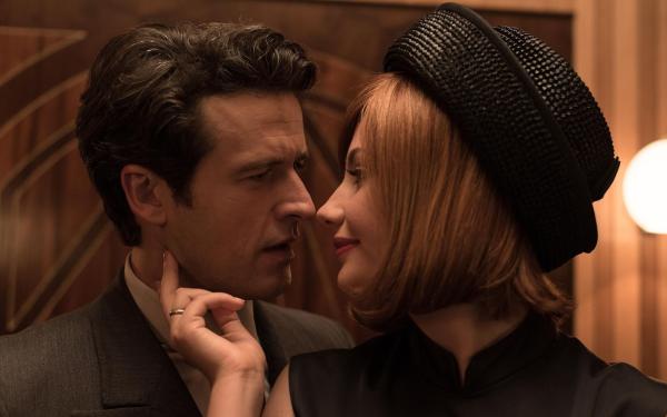 Bild 1 von 6: Enrique Otegui (Diego Martín, l.); Patricia Márquez (Miriam Giovanelli, r.)