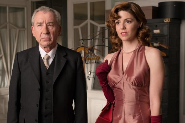 Bild 1 von 10: Don Emilio (José Sacristán, l.); Cristina Otegui (Manuela Velasco, r.)