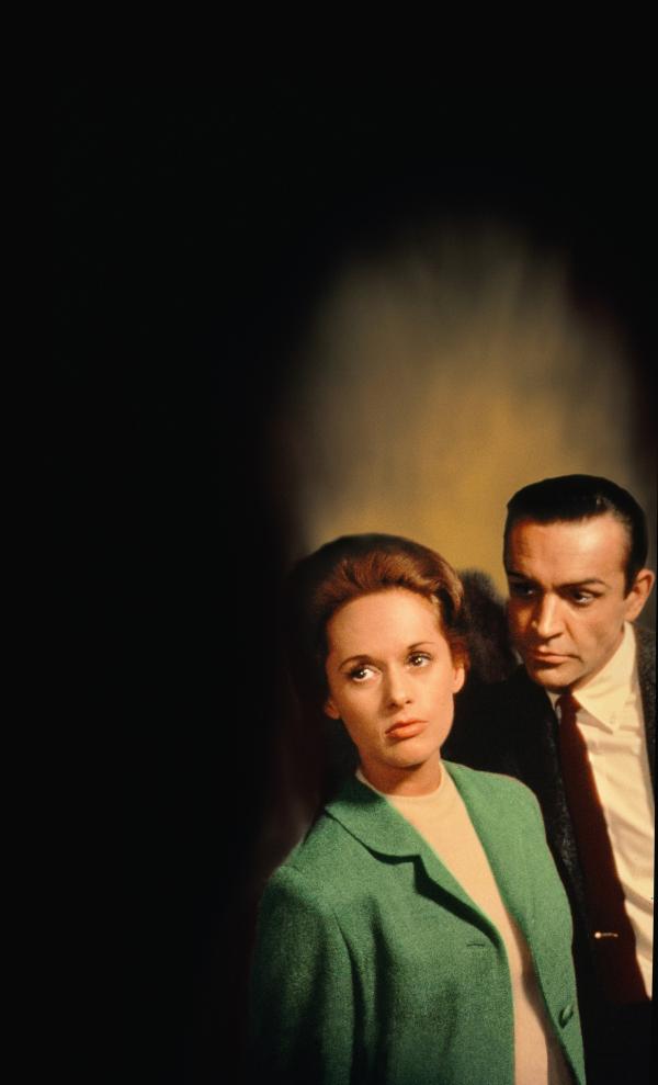 Bild 1 von 5: Marnie (Tippi Hedren, l.) ist eine Kleptomanin, die unter falschem Namen als Sekretärin arbeitet, um Firmensafes auszurauben. Eines Tages gerät sie an Mark Rutland (Sean Connery, r.), einen Chef, der weiß, mit wem er es zu tun hat ...
