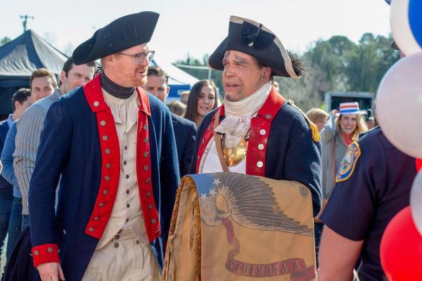 Bild 1 von 1: Im Bild (v.li.): Kurt Braunohler (Ross), Diedrich Bader (Greg Otto).