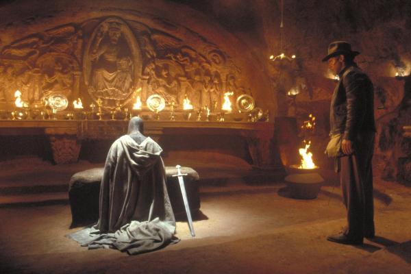 Bild 1 von 9: Endlich am Ziel seiner Suche angekommen, trifft Indiana Jones (Harrison Ford, r.) auf den Jahrhunderte alten Hüter des Grals (Robert Eddison, l.) ...