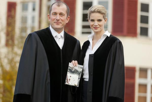 Bild 1 von 8: Klaus Wagenführ (Martin Lindow, l.); Saskia Henker (Rike Schmid, r.)