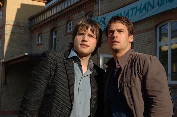 Bild 1 von 18: Fast zu spät erkennen Martin (Sebastian Ströbel, l.) und Lars (Stephan Luca, r.), was für sie wirklich zählt ...