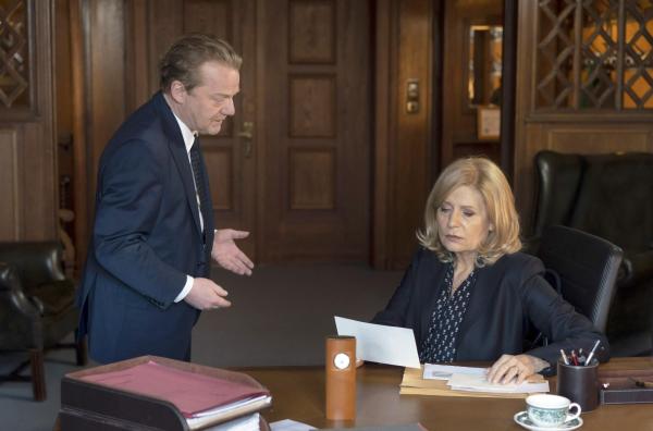 Bild 1 von 8: Staatsanwalt Wärmelskirchen (Werner Wölbern, l.); Isabel von Brede (Sabine Postel, r.)