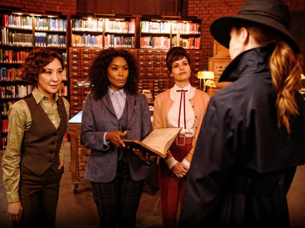 Bild 1 von 6: Emily (Chloe Coleman)