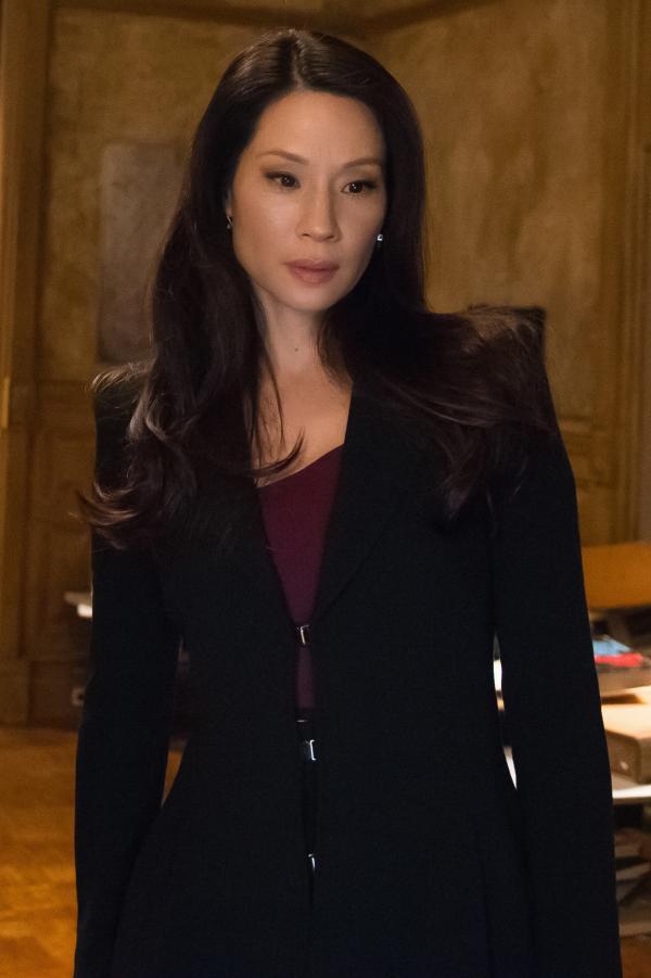 Bild 1 von 10: Andrew fragt Watson (Lucy Liu), ob sie seinen Vater kennenlernen möchte. Wie wird sich das auf ihre Beziehung auswirken?