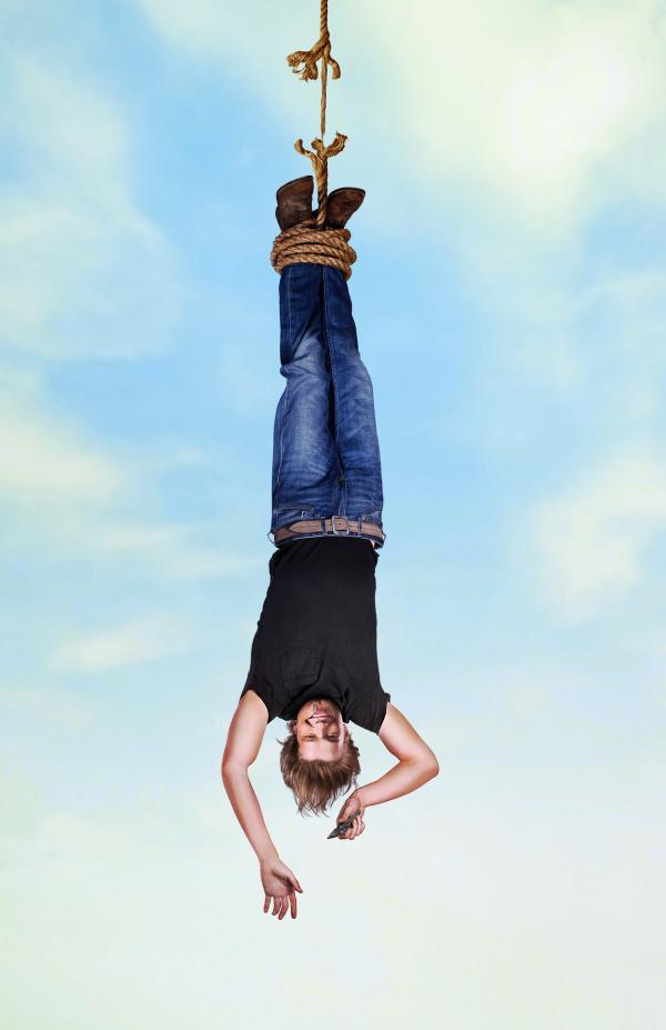 Bild 1 von 31: (1. Staffel) - Ein etwas anderer Held: Angus MacGyver (Lucas Till)