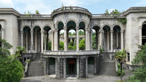 Bild 1 von 3: Josef Stalin höchstpersönlich sorgte dafür, dass aus dem Heilbad Zqaltubo in seiner Heimat Georgien ein luxuriöser Erholungsort für sowjetische Regierungsangestellte wurde.