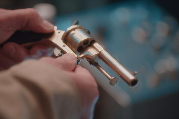 Bild 1 von 2: Ungelöste Kriminalfälle faszinieren. Mit Hilfe moderner Kriminaltechnik werden die sogenannten \