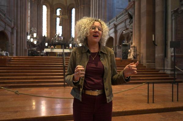 Bild 1 von 15: Für Alexandra ist Singen ein Gebet. Im Gospel findet sie Spiritualität jenseits von Dogma und Kirche. Sie ist Mitglied im Mainzer Gospelchor \