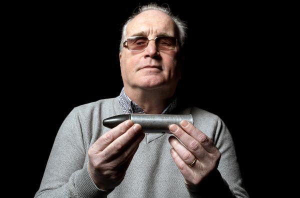 Bild 1 von 1: Richard verlor im Alter von 10 Jahren durch ein Gummigeschoss sein Augenlicht.