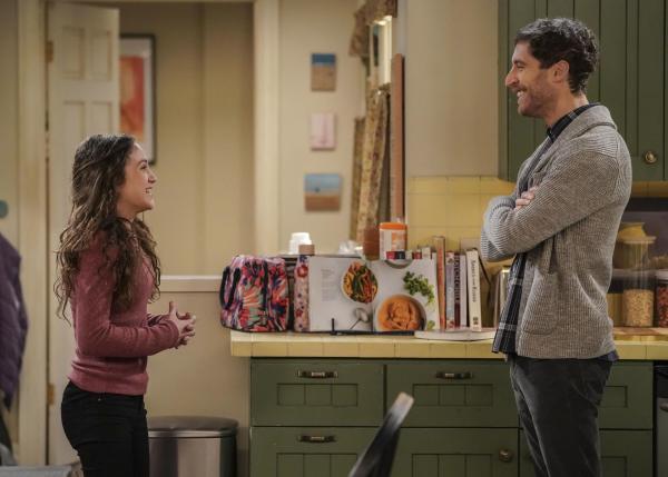 Bild 1 von 11: Maddie (Izzy G, l.); Drew Dunbar (Thomas Middleditch, r.)