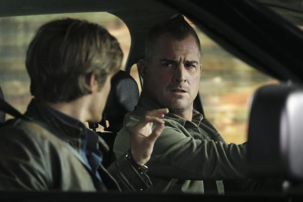 Bild 1 von 28: Werden sie den flüchtigen Verbrecher Aaron Deckard finden und dem FBI übergeben können? Angus MacGyver (Lusa Till, l.) und Jack Dalton (George Eads, r.) ...