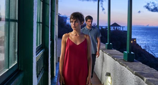 Bild 1 von 13: Während der Ermittlungen kommen sich Sargento Bevilacqua (Quim Gutiérrez) und Ruth Anglada (Verónica Echegui) näher.