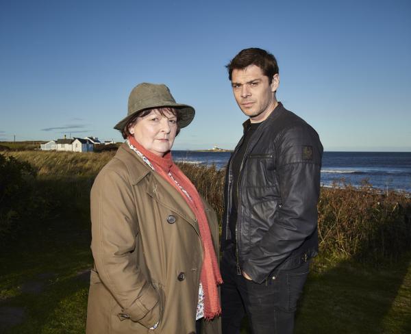 Bild 1 von 20: Vera Stanhope (Brenda Blethyn, l.); Aiden Healy (Kenny Doughty, r.)