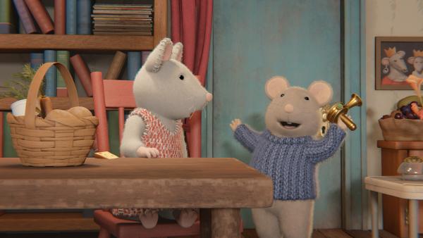 Bild 1 von 2: Julia (links) möchte so gerne an der Käse-Jagd durchs Mäusehaus teilnehmen, aber sie hat Schnupfen und kann nur wenig riechen. Da bringt Sam (rechts) ihr einen Käse-Detektor, den Onkel Lumpi erfunden hat. Damit sollte sie trotz verstopfter Nase die versteckten Käse-Stücke finden.