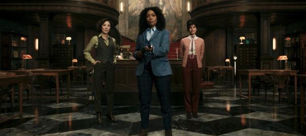 Bild 1 von 8: (v.l.n.r.) Florence (Michelle Yeoh); Anna May (Angela Bassett); Madeleine (Carla Gugino)