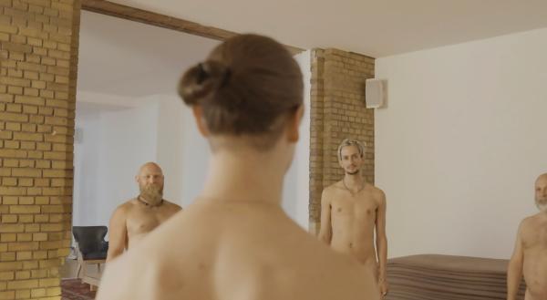 Bild 1 von 3: Er ist identitätsprägend: der Penis. Doch braucht es immer einen Penis, um ein Mann zu sein? Welche Probleme kann er mit sich bringen? Der Film begleitet drei Männer, die über ihr Verhältnis zum Penis berichten. Einer besucht einen Workshop für ein besseres Körpergefühl.