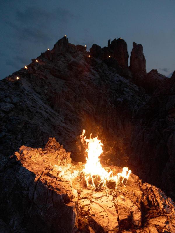 Bild 1 von 1: Im Bild: Herz-Jesu-Feuer am Elfer in den Stubaier Alpen.