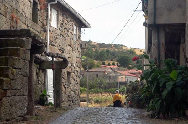Bild 1 von 4: Im Norden Portugals glaubt niemand an Hexen ? dass es sie gibt, weiß allerdings jeder. In der ländlichen Region Trás-os-Montes ist ihre Existenz ein offenes Geheimnis.