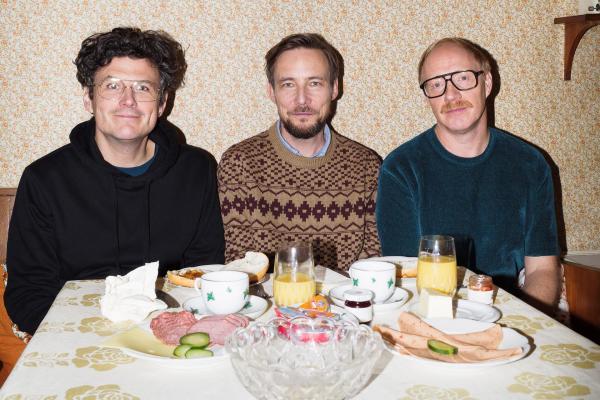 Bild 1 von 3: Im Bild: Manuel Rubey, Rudi Schöller, Simon Schwarz.