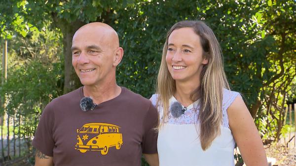 Bild 1 von 8: Holländisches Küstenfeeling im eigenen Garten - das wünschen Jeanette Blömen und Bodo Glomb. Wasser gibt es auf dem Grundstück bereits, fehlt nur noch die passende Dünenlandschaft. Frank Riese oder René Pütz bewerben sich um diesen Auftrag. Wer hat das bessere Konzept?