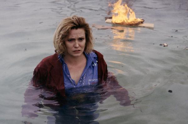 Bild 1 von 5: Die Mafia-Kronzeugin Lu Delano (Cathy Moriarty) gerät in eine äußerst brenzlige Situation ...