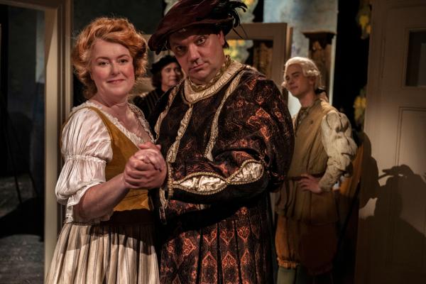 Bild 1 von 15: Der Schauspieler Alfred Berliner (Charly Hübner) auf der Theaterbühne des Jüdischen Kulturbunds in Berlin