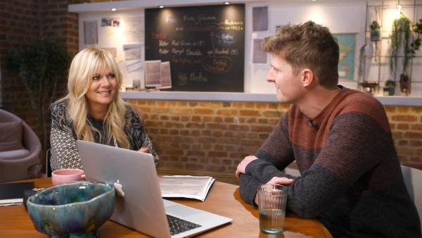 Bild 1 von 5: Julia Leischik (l.)