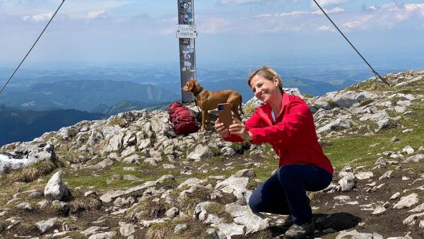 Bild 1 von 7: Im Bild: Kristina Sprenger am Gipfel des Ötschers.