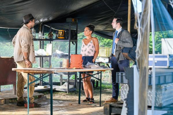 Bild 1 von 16: Im Bild (v.li.): Luke Pasqualino (Ed Lancer), Joséphine Jobert (DS Florence Cassell), Ralf Little (DI Neville Parker).