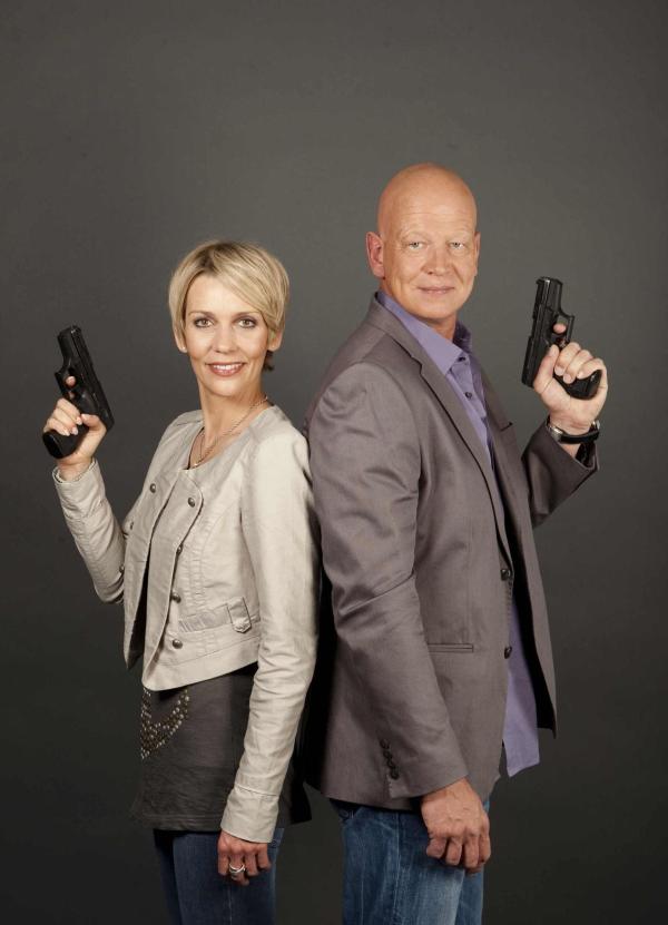 Bild 1 von 19: Michael Naseband (r.) und Alexandra Rietz (l.) - zwei Kommissare, die sich gegenseitig im Kampf gegen das Verbrechen unterstützen ...