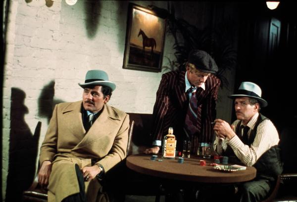 Bild 1 von 9: Henry (Paul Newman, r.) und Johnny (Robert Redford, M.) eröffnen einen Buchmacherladen, in dem Lonnegan (Robert Shaw, l.) in die Falle gehen soll ...