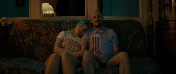 Bild 1 von 2: Lola Bouvier (Chloé Jouannet, l.); Mickaël (Adrien Ménielle, r.)