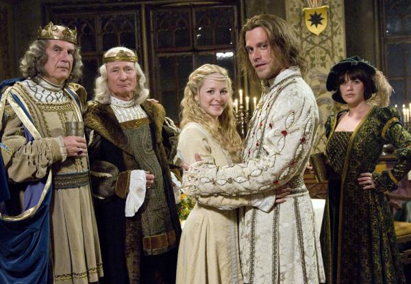 Bild 1 von 13: Von links: König August (Hubert Mulzer), König Ottokar (Arthur Brauss), Prinzessin Isabella (Jasmin Schwiers), Prinz Richard (Ken Duken) und Maximiliane (Felicitas Woll).
