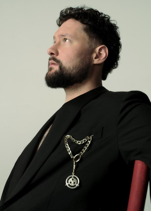 Bild 1 von 1: Der britische Popstar Calum Scott kehrt zum \
