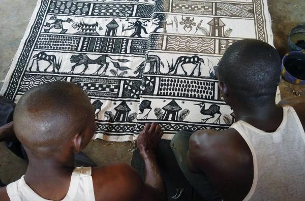 Bild 1 von 1: Noch heute erzählt man in der Ethnie der Sénufo von dem seltsamen Fremden Pablo Picasso, der eines Tages in ihr Dorf gekommen sei.