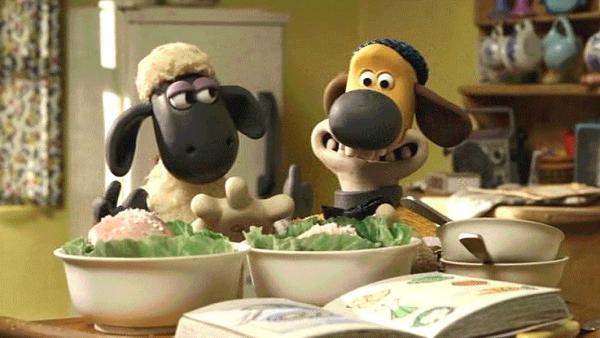 Bild 1 von 6: Shaun und Bitzer wollen für den Farmer und seine Freundin ein tolles Essen kochen.